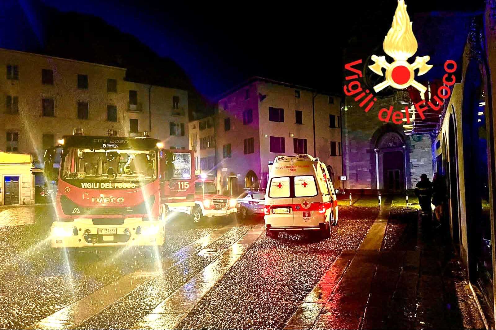 Como, incendio in piazza San Fedele: donna intossicata