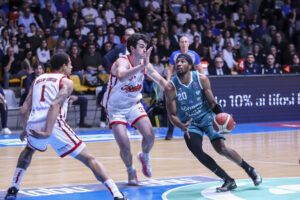 Cantù batte Trieste e aggancia Sassari. Ma Treviso non molla