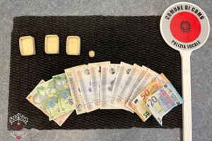 Como, “gioco delle tre carte” sul lungolago: due denunciati. Il bilancio della polizia locale