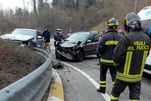 Incidente tra due auto a Casnate, ferito un uomo di 58 anni