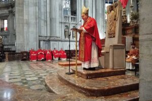 In Duomo la Messa della domenica delle Palme, il cardinale: “Troviamo il tempo per contemplare il Crocifisso”