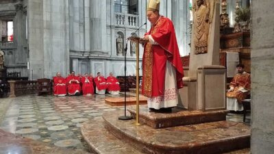 In Duomo la Messa della domenica delle Palme, il cardinale: “Troviamo il tempo per contemplare il Crocifisso”