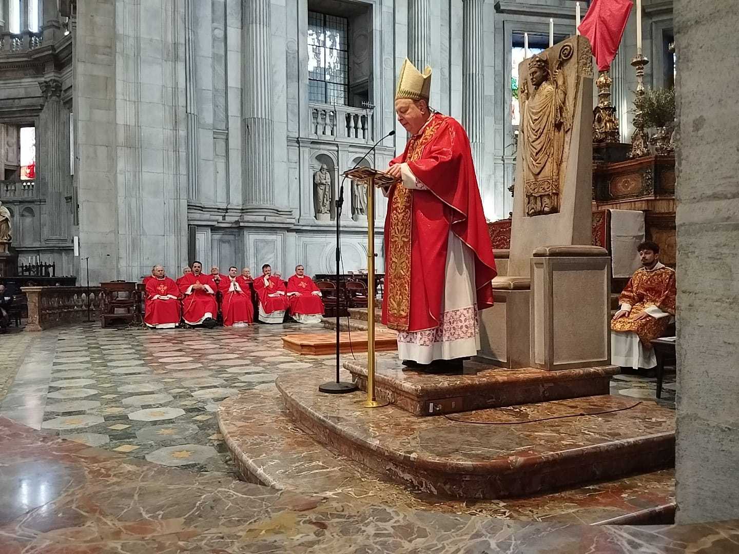 In Duomo la Messa della domenica delle Palme, il cardinale: “Troviamo il tempo per contemplare il Crocifisso”