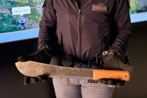 In auto con un machete di mezzo metro, denunciato un 30enne tunisino