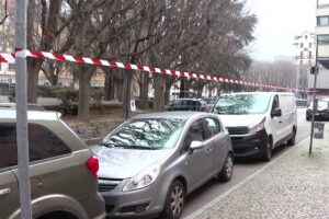 Rivoluzione della sosta a Como, via i posti auto in piazza Vittoria. Spazio ai posteggi per le moto: da martedì i lavori