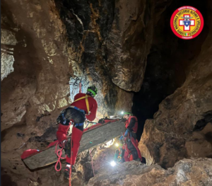 Soccorso Alpino, giornate di formazione in miniera e in grotta tra le province di Bergamo e Como