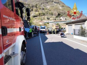 Carate Urio, scontro frontale sulla Regina. Sei feriti