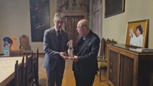 L’olio di Capaci consegnato dal questore di Como al vescovo