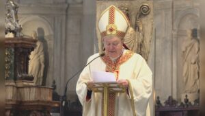 Como, in Cattedrale la Santa Messa del Crisma. Con la celebrazione serale inizia il Triduo