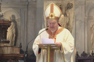 Como, in Cattedrale la Santa Messa del Crisma. Con la celebrazione serale inizia il Triduo