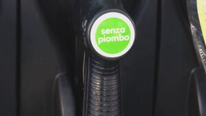 Caro carburanti, prorogato il taglio delle accise. Sconto di 25 centesimi al litro fino al 1 maggio