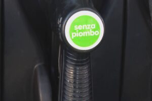Caro carburanti, prorogato il taglio delle accise. Sconto di 25 centesimi al litro fino al 1 maggio