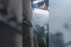 Bellagio, incendio al tetto si estende all’appartamento sottostante. Quattro evacuati