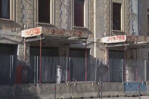 Politeama, presto la seconda asta. Rapinese sui video del marito dell’assessore: “Non c’è niente di sporco”