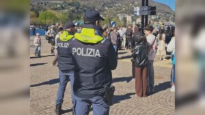 Controlli in acqua e sul lungolago: due “buttadentro” multati dalla polizia
