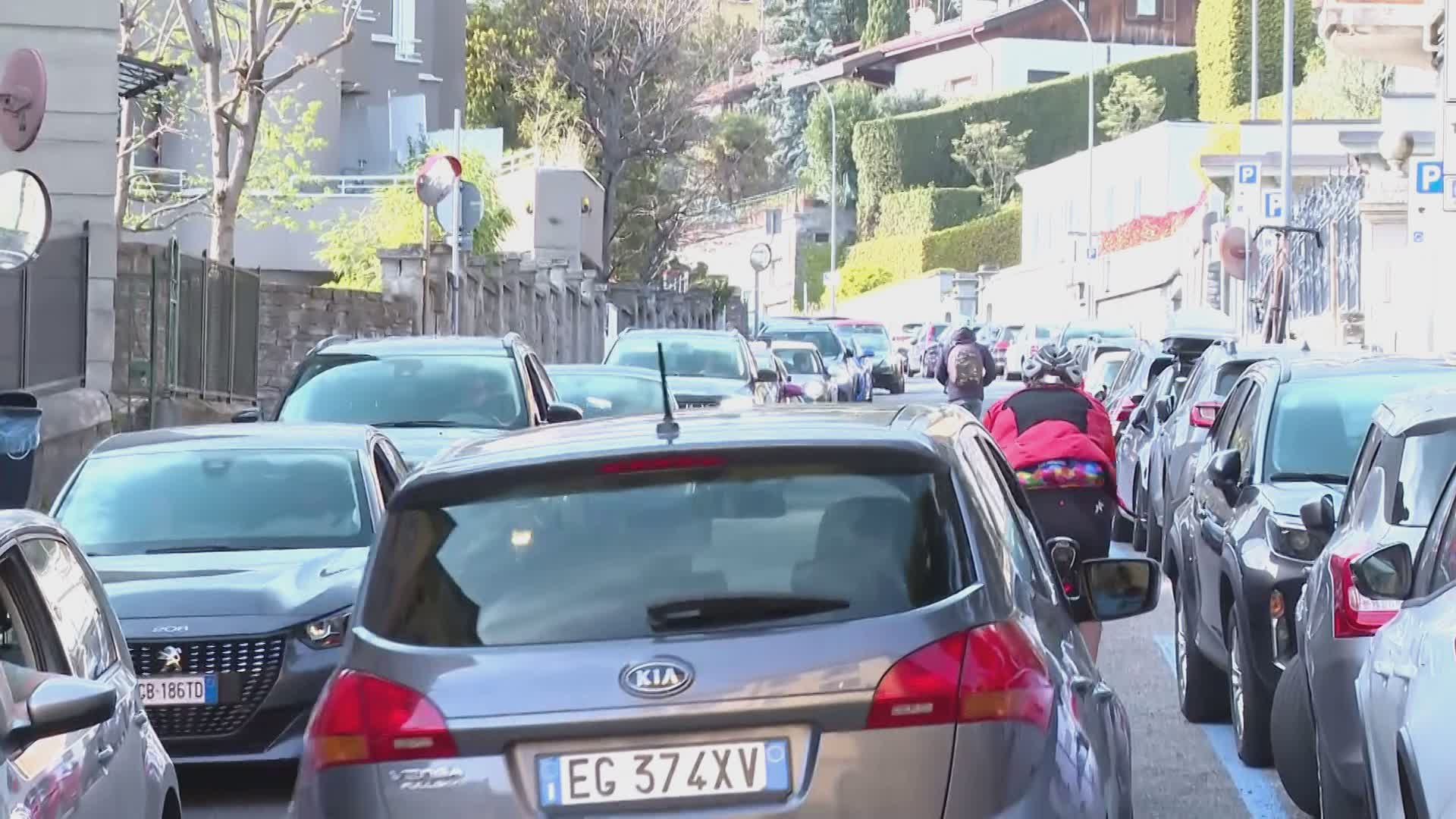 Primo ponte e prime code sulle strade comasche. Tutto fermo sulla Lariana, Regina sorvegliata speciale