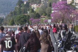 Pasquetta, Como presa d’assalto. Tanti turisti, parcheggi al limite
