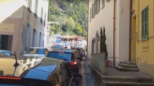 Statale Regina ostaggio del traffico, sessantamila veicoli nel weekend di Pasqua