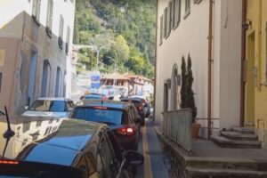 Statale Regina ostaggio del traffico, sessantamila veicoli nel weekend di Pasqua