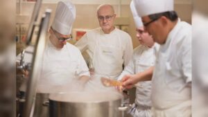 Alta cucina e solidarietà, oltre mille pasti serviti dagli chef lariani a Casa Nazareth