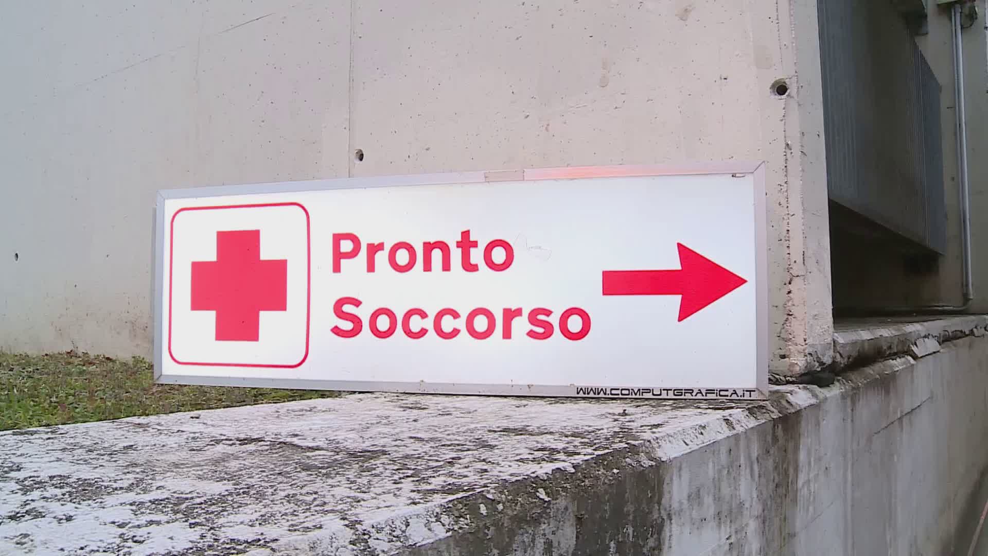 Como, aggredisce i poliziotti e il personale sanitario: denunciato un 49enne italiano