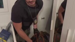 Sgominata banda di ladri sudamericani: nel loro appartamento oro, borse griffate e orologi di lusso