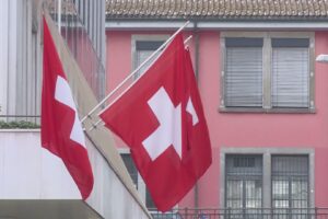 Frontalieri in Svizzera, +30% in dieci anni: gli stipendi d’oro continuano a fare gola agli italiani