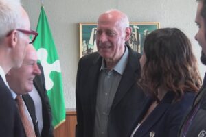 Il consiglio regionale premia il “cavaliere di ferro”: medaglia all’artista comasco Giovanni Peduzzi