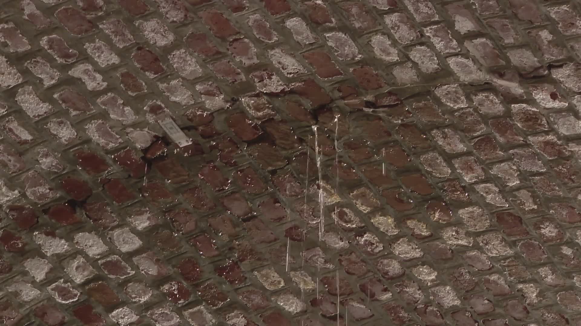 Cittadini allarmati per l’acqua nella galleria nella zona devastata dall’alluvione