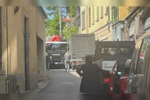 Tra Como e Blevio, Lariana paralizzata: due camion fermi in una strettoia mandano in tilt il traffico