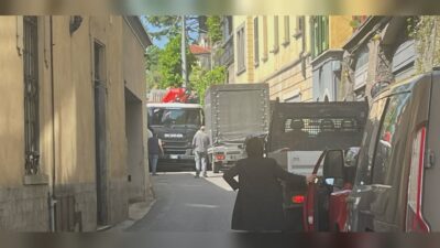 Tra Como e Blevio, Lariana paralizzata: due camion fermi in una strettoia mandano in tilt il traffico