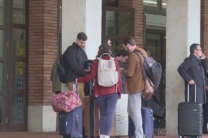 Mattina nera per i pendolari comaschi. Fino a 40 minuti di ritardo sulle linee per Milano