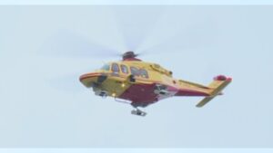 Investito da una moto a Erba, gravissimo un uomo di 78 anni. Soccorso anche il centauro