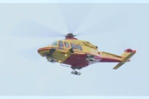 Investito da una moto a Erba, gravissimo un uomo di 78 anni. Soccorso anche il centauro