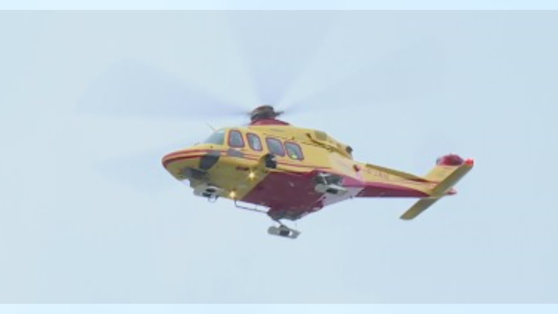 Investito da una moto a Erba, gravissimo un uomo di 78 anni. Soccorso anche il centauro