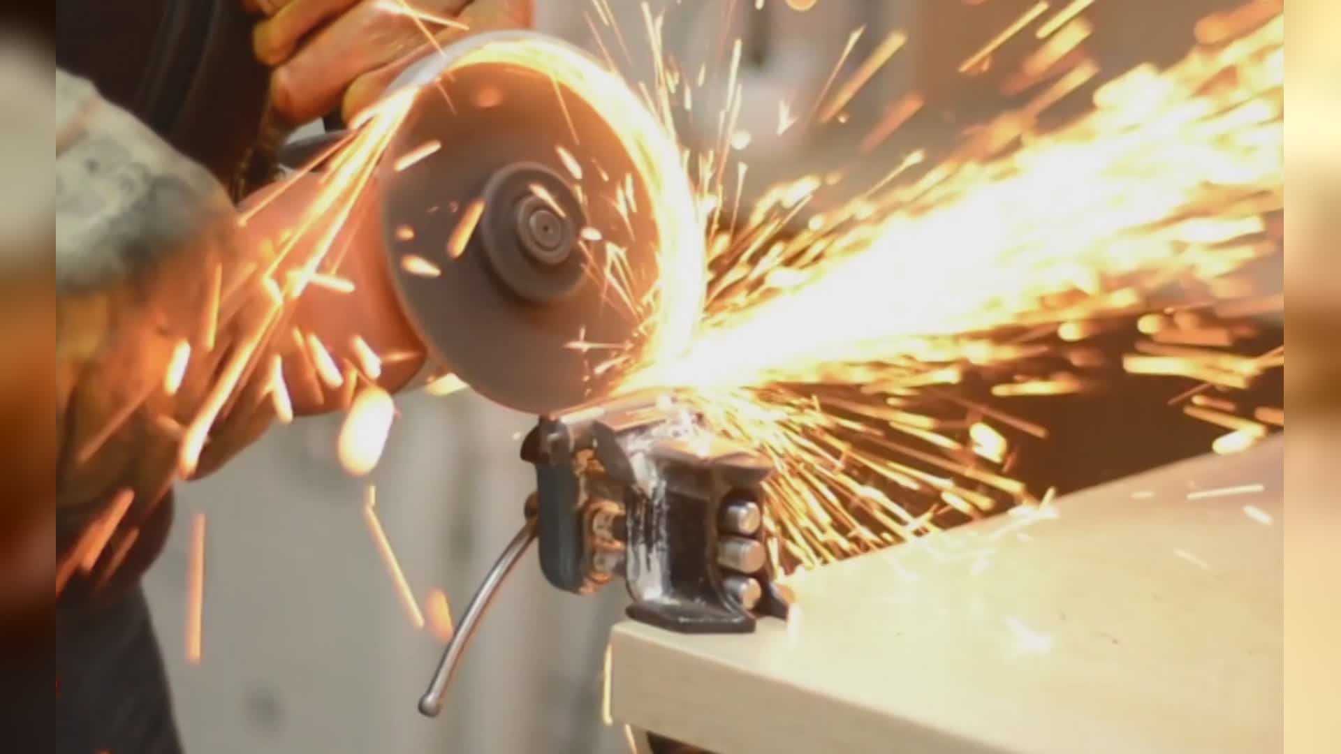 Lombardia, esplode la cassa integrazione straordinaria. +72,8% in provincia di Como. A Varese i dati peggiori