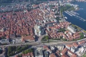 Guerra e rincari, stangata su frutta e verdura. A Como +37% sul prezzo degli alberghi, record nazionale