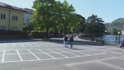 Como sempre più a portata di moto, ecco i nuovi parcheggi in piazza De Orchi e piazzale Somaini