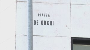 Como sempre più a portata di moto, ecco i nuovi parcheggi in piazza De Orchi