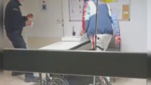 Armato al Valduce, ferita una guardia. Arrestato 33enne. I pazienti barricati in sala d’attesa