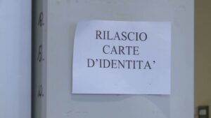Comune di Como, lunghe code per il rilascio della carta d’identità elettronica