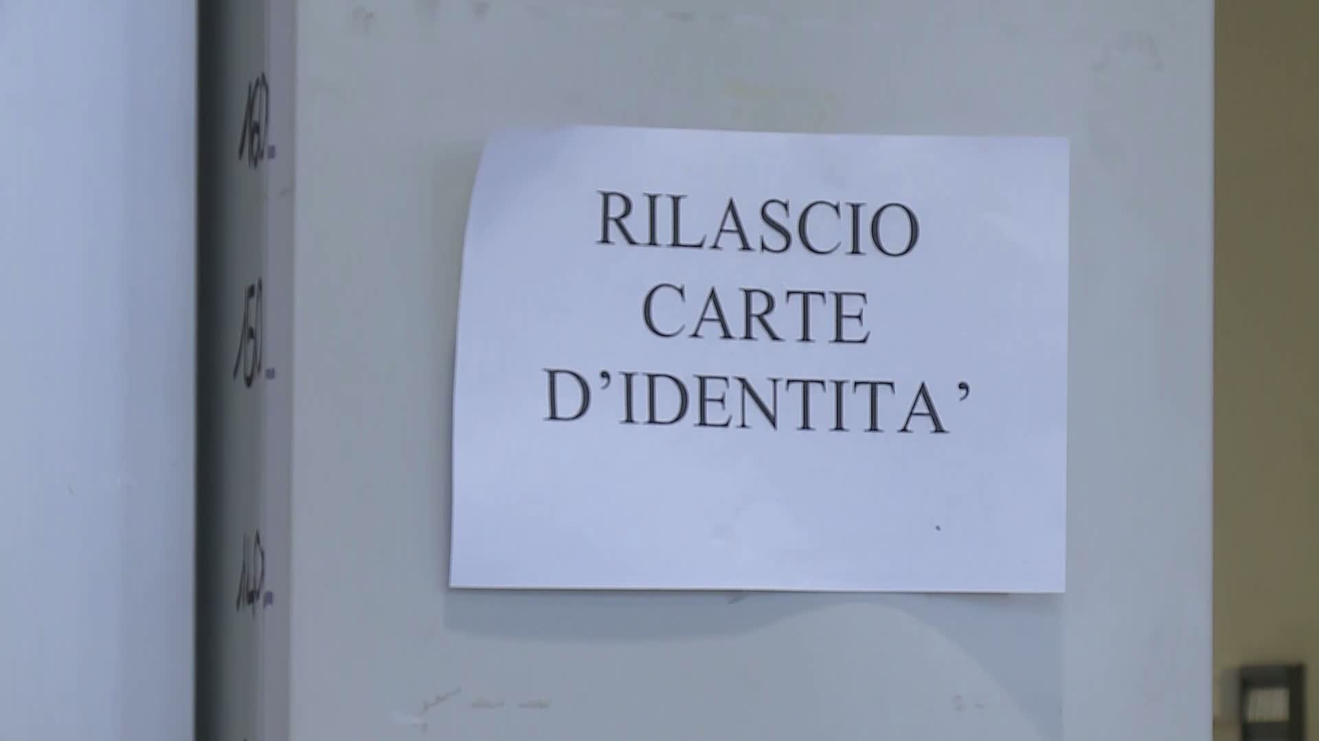 Comune di Como, lunghe code per il rilascio della carta d’identità elettronica