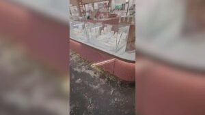 Rapina in gioielleria al centro commerciale di Tavernola, in azione tre banditi armati