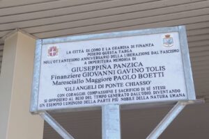 Una targa celebra gli Angeli di Ponte Chiasso, che salvarono centinaia di vite