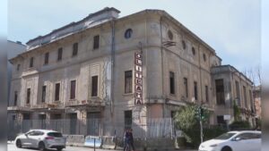 Politeama di Como, il Comune ci riprova. Prezzo ribassato e due mesi di tempo per vendere l’ex cineteatro