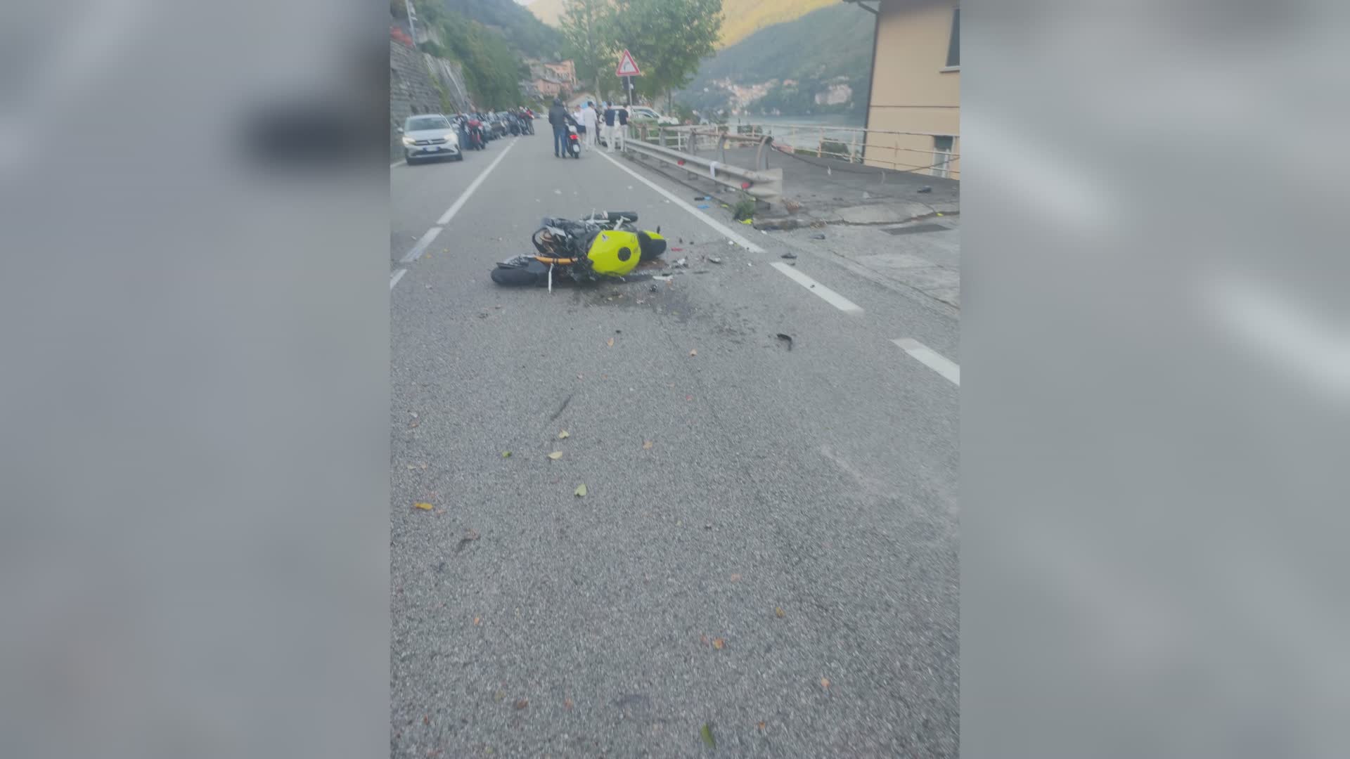 Incidente a Laglio, scontro tra un’auto e una moto sulla Regina: grave centauro 61enne