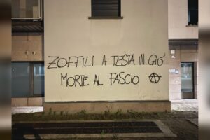 Scritte sui muri a Erba e minacce a Zoffili, processo per due anarchici