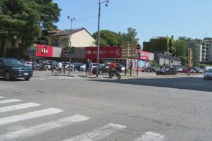 Como, ubriaco al supermercato rompe una bottiglia e non paga: denunciato 22enne tunisino