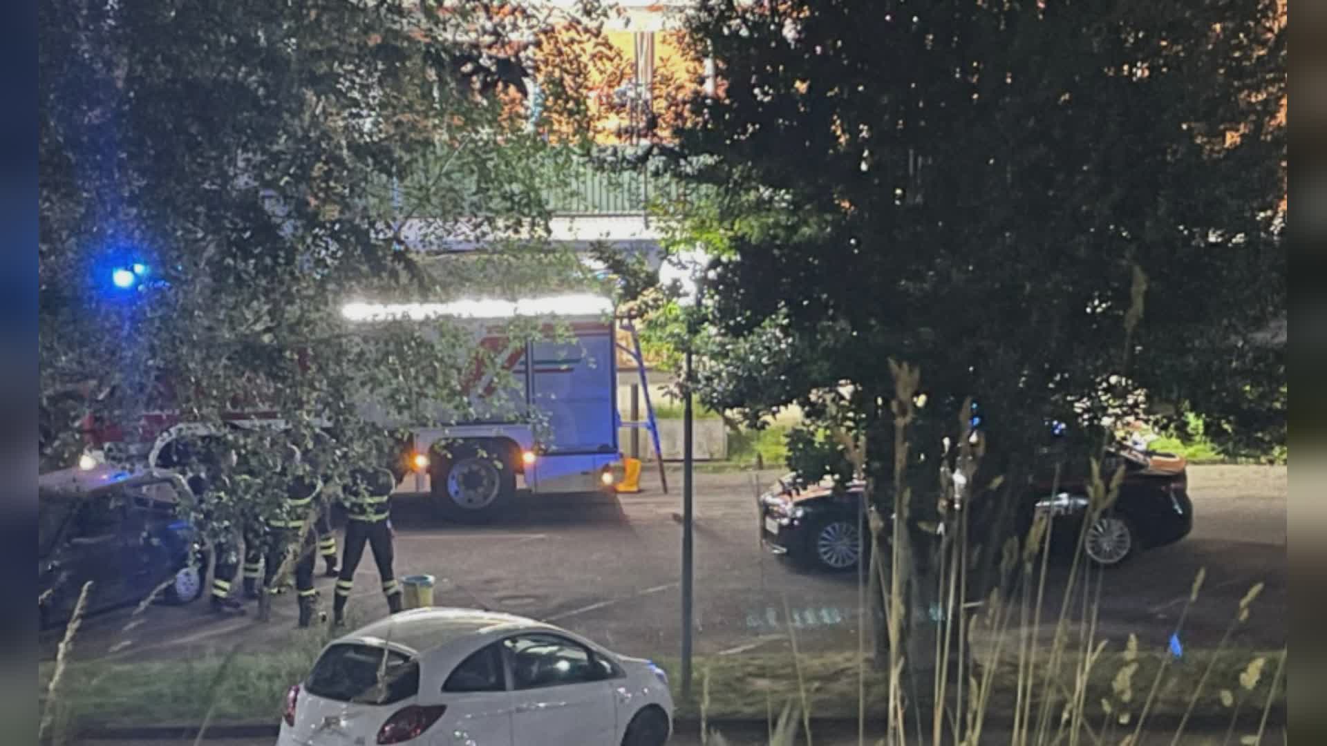 Como: 20enne gambizzato in via Di Vittorio, caccia agli aggressori scappati su una Punto grigia