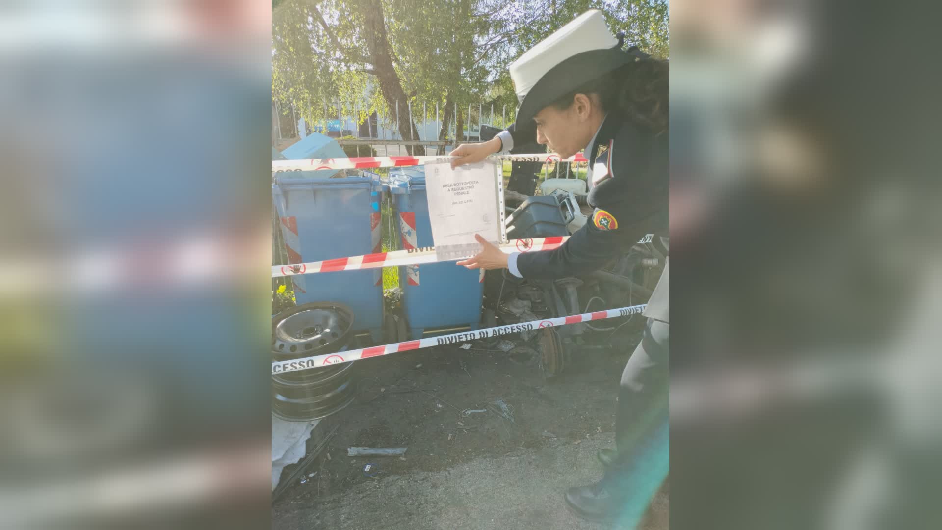 Controlli della polizia locale, sequestrato un deposito di rifiuti in una carrozzeria